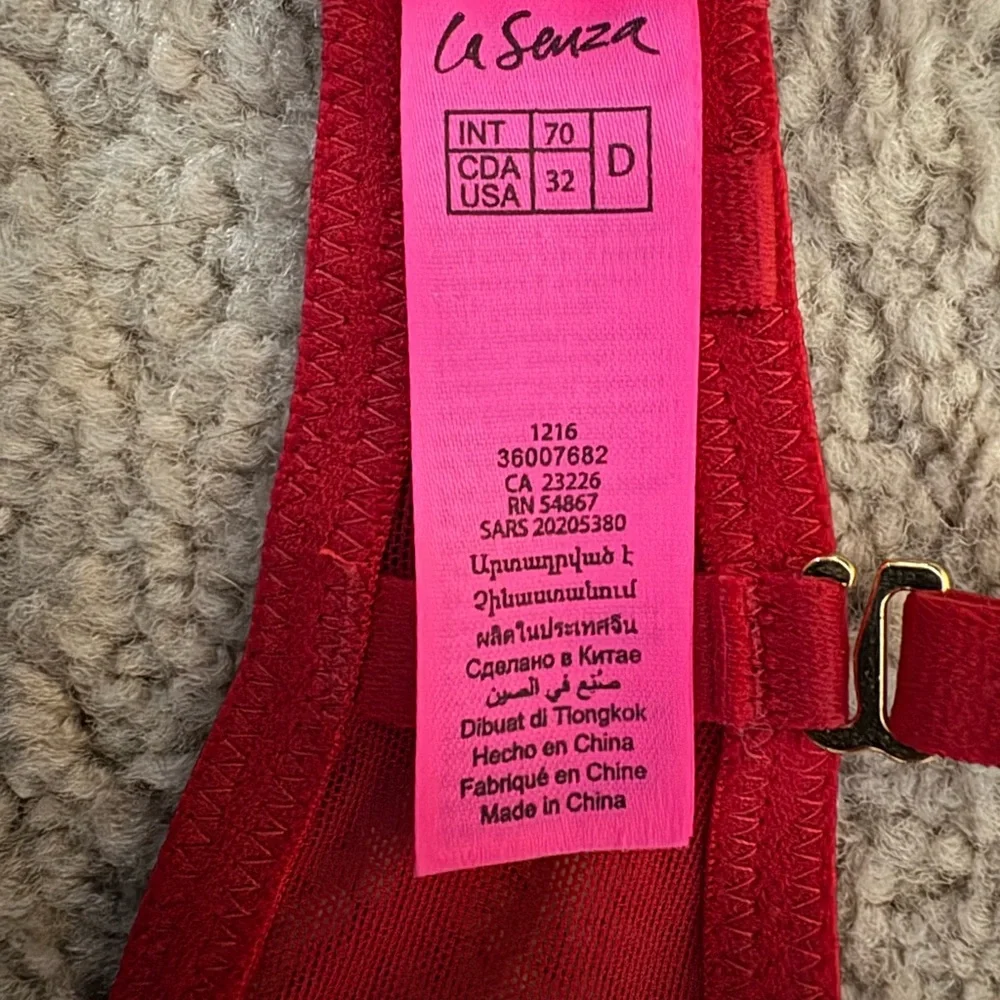 La Senza Beyond Sexy Red Lace Push-Up Bra with Decorative Crisscross Band - Picture 5 of 5